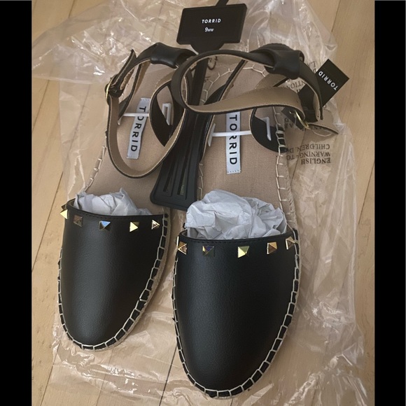 Black Faux Leather Studded Espadrille Flats 9 W - Picture 2 of 4